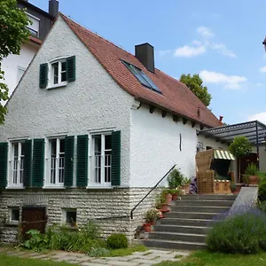 Bed and breakfast Unter Den Linden, Nördlingen
